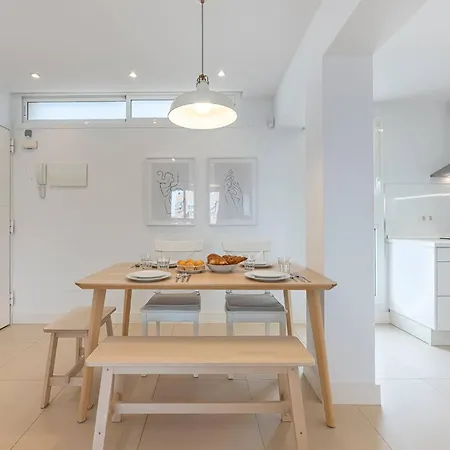 Bright Close To The Sea Apartament